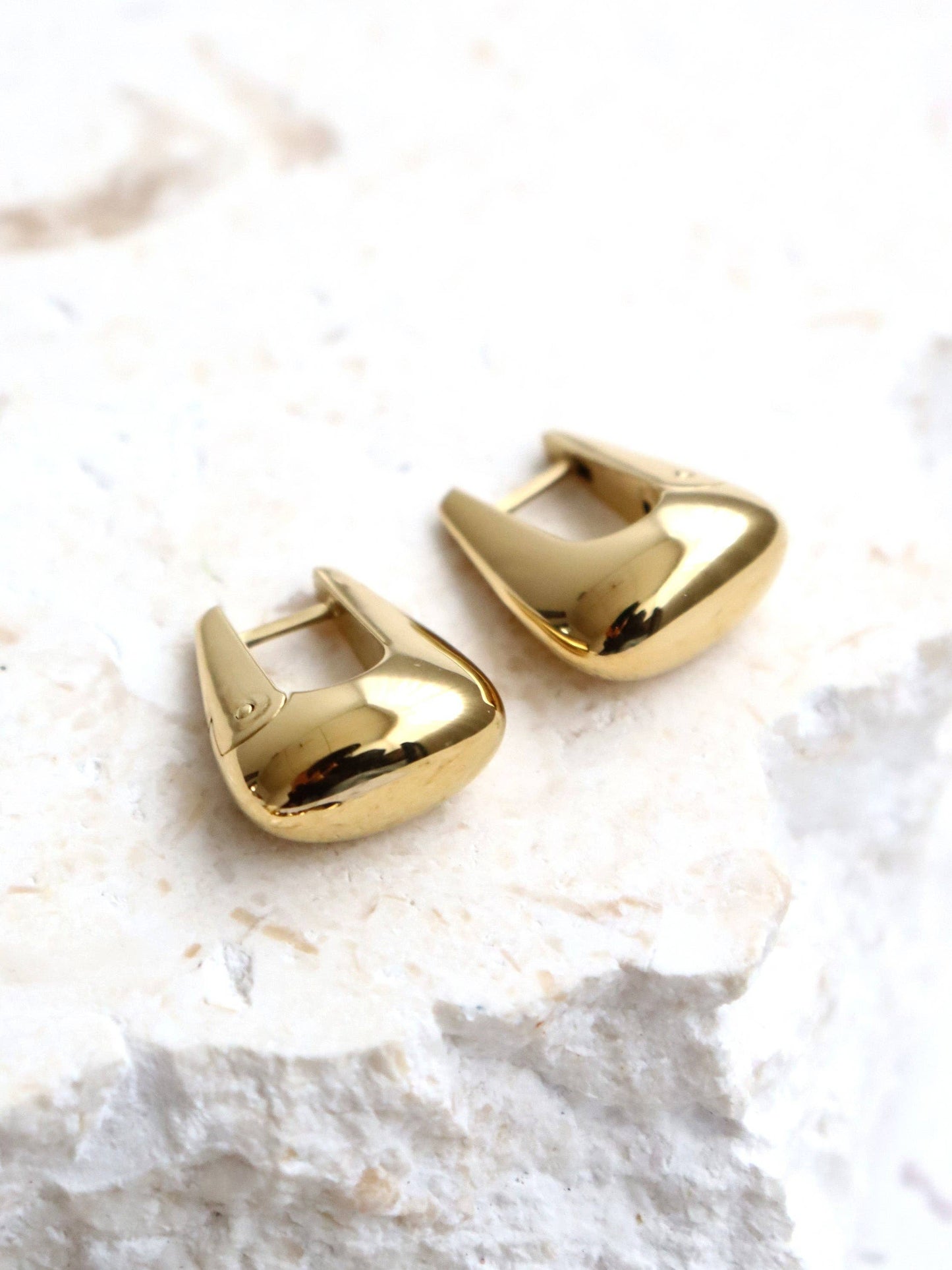 L&S Capri Everyday Hoop Earrings in Gold