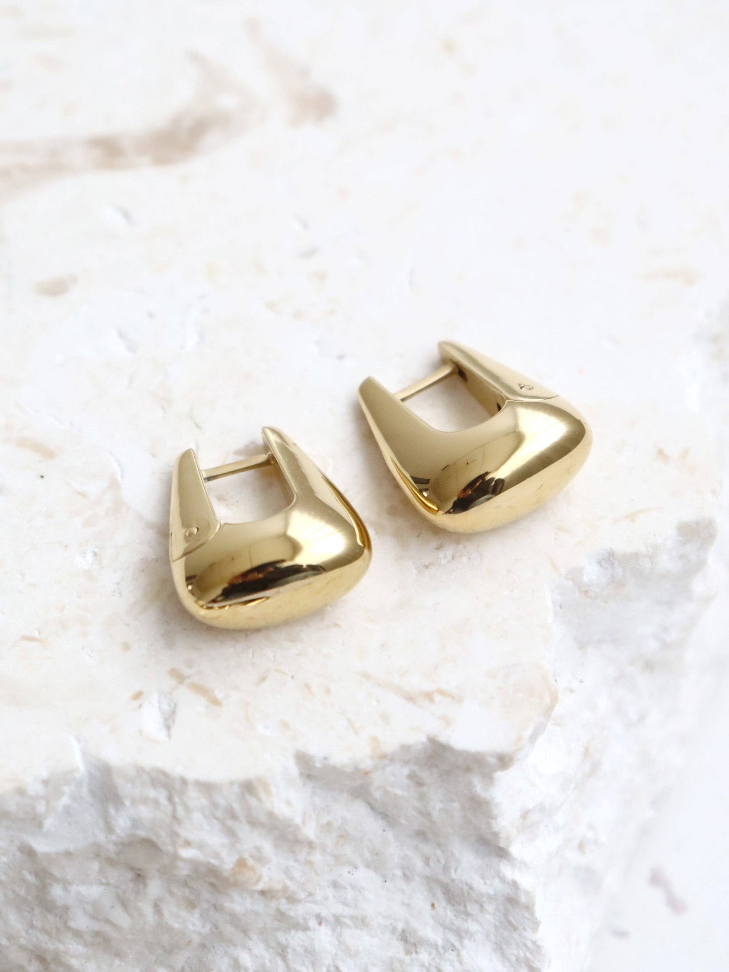 L&S Capri Everyday Hoop Earrings in Gold