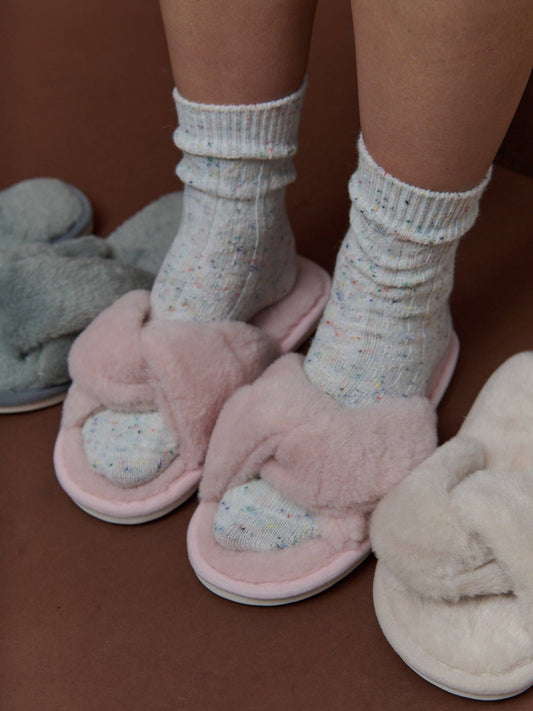 [1PK] Knotted Fluffy Slippers in Pink (2SM & 2ML pairs/pack)